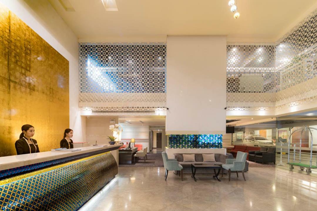 Furama Silom Hotel Bangkok Dış mekan fotoğraf